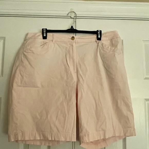 Talbots Soft Pink Women's Bermudas - Picture 1 of 3